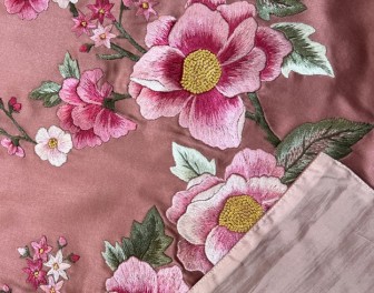 Hand-Embroidered vs Printed Silk Scarves: Which to Gift?
